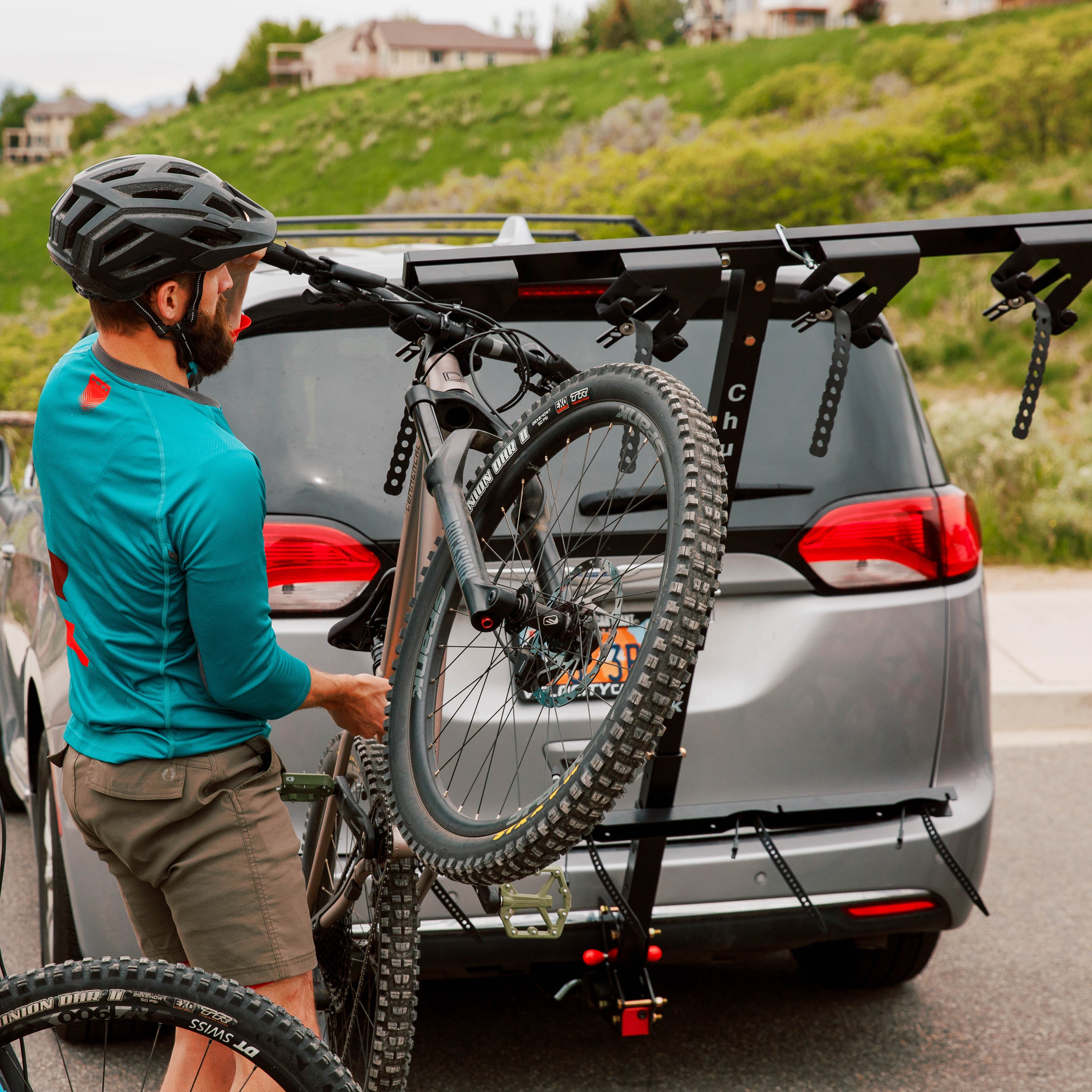 Chuck Rack 4-Bike Vertical Hitch Rack