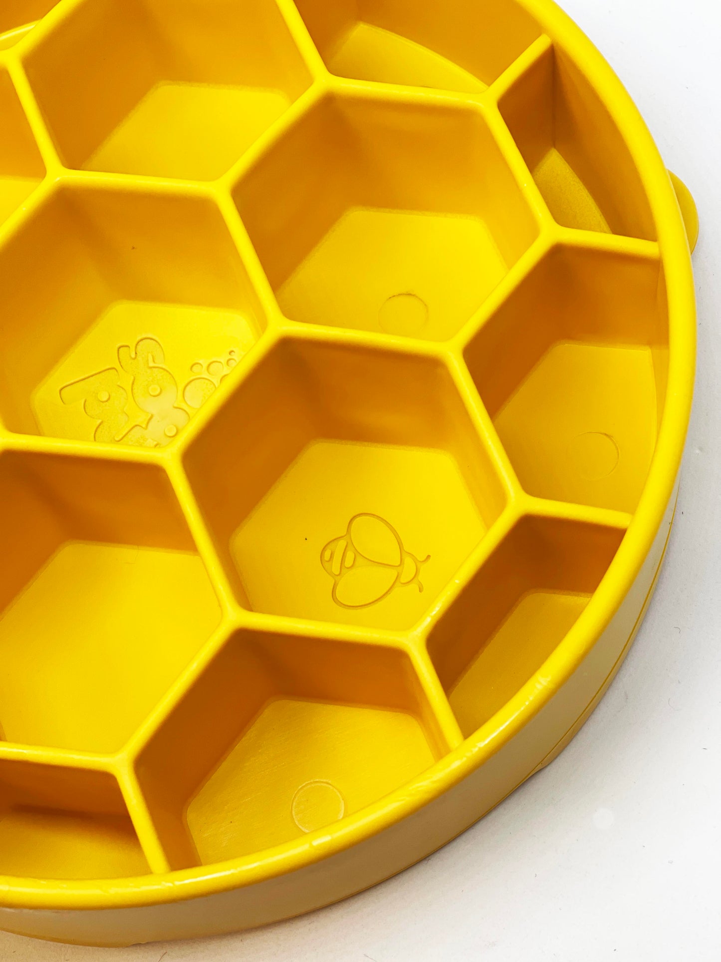 SodaPup Honeycomb Slow Feeder Dog Bowl – Enrichment & Anxiety Relief